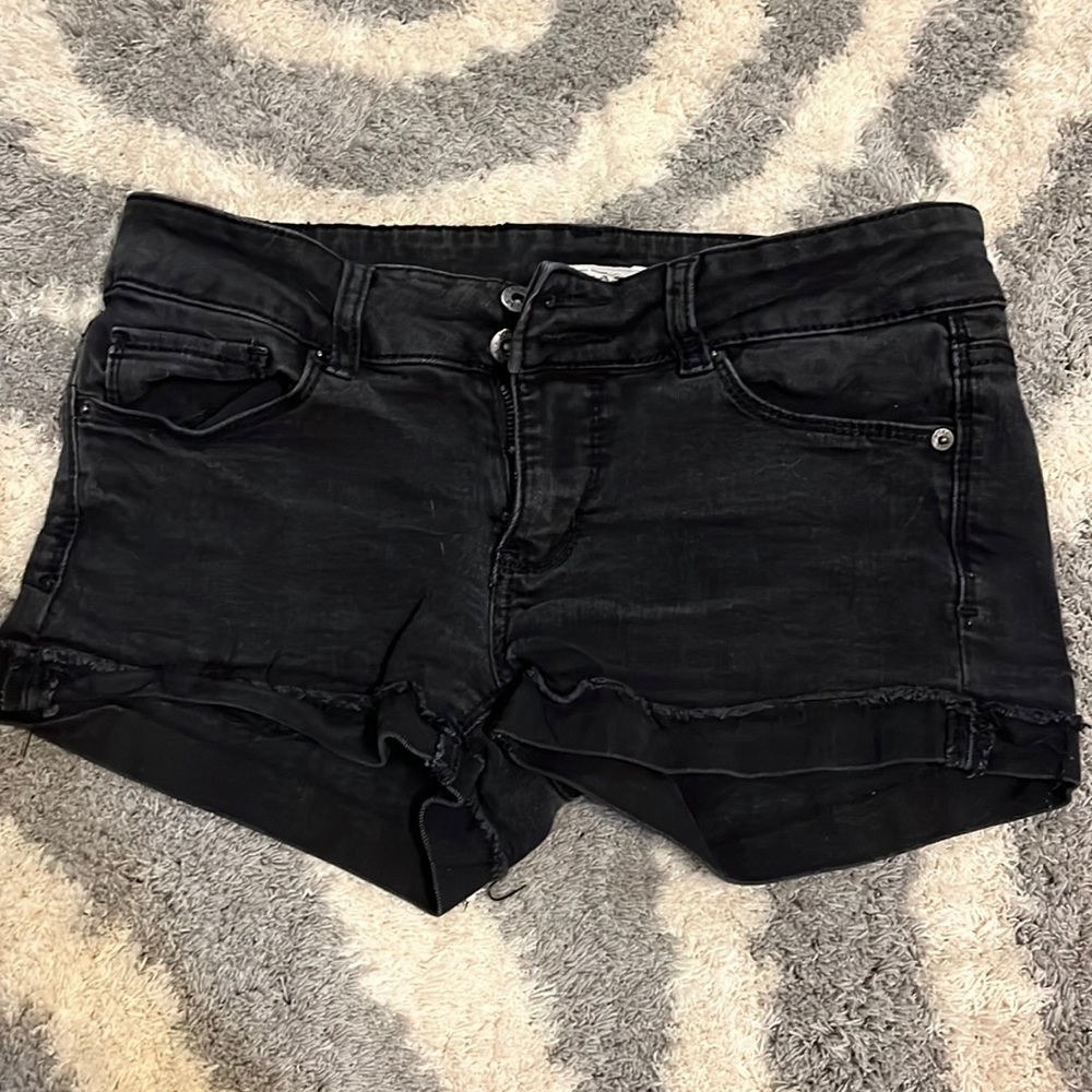 Mudd low rise jean shorts. Size 5